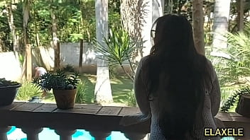 Preview 1 of Beyb Mother Sexy - MARIDO SAIU COMPRAR CERVEJA E OLHA OQUE A SAFADA E O CASEIRO APRONTARAM.......