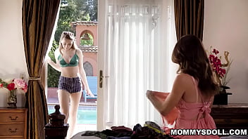 Preview 1 of Www Sexmmumy Com - Stepmom Silvia sees an opportunity to get to Sera and have a taste of her twat