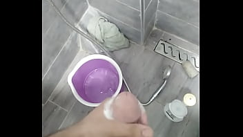 Preview 1 of Bigg Pushy - Shower blowjob huge cumshot