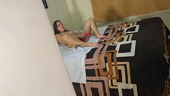 Preview 1 of Sxe Viode Com - Espiando como se mete un dildo mi hermanastra