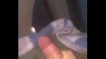 Preview 2 of Old Grandmother Fuk - Antes de dormir uma punhetinha gostosa e uma gozadinha pra relaxar. Procuro mulheres pra sentar nessa pica