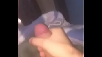 Preview 4 of Old Grandmother Fuk - Antes de dormir uma punhetinha gostosa e uma gozadinha pra relaxar. Procuro mulheres pra sentar nessa pica