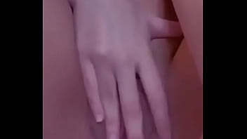 Preview 4 of Sunny Leone Hot Oil - Me manda un video toc&aacute_ndose en el ba&ntilde_o