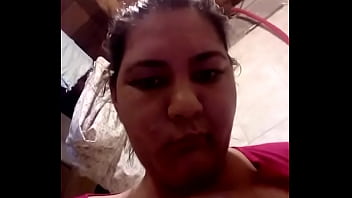 Preview 1 of Desi Bhabi Gosol - Me manda v&iacute_deos chupandose sus ricos pechos