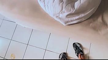 Preview 1 of Hidden Cams Momi - Meu amigo me acordou colocando o pau de ladinho em mim