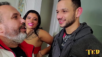 Preview 3 of Studay Girls - Uma reuni&atilde_o entre amigos acaba em muita putaria - Caah Kabulosa - Vinny Kabuloso - Leo Fernandezxxx - BetoFitness