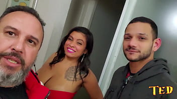 Preview 1 of Studay Girls - Uma reuni&atilde_o entre amigos acaba em muita putaria - Caah Kabulosa - Vinny Kabuloso - Leo Fernandezxxx - BetoFitness