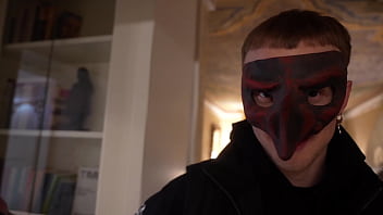 Preview 1 of Full Hd In Populer - A strange guy in a mask lured into a cozy room