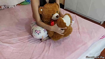 Preview 1 of Karishma Ave - Sobrina en ley Inocente el Gusta muchos los Helados el pervertido se Aprovecho de Ella para Meterle su Polla en la Boca