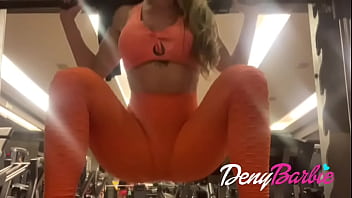 Preview 1 of Indian Girls Nd Boys Sex - Depois de treinar,  loira gostosa resolve transar com dois homens - https://denybarbie.com.br/