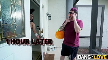 Preview 2 of King Palace Xxx Quin Sex - Dick Or Treat Serena Santos