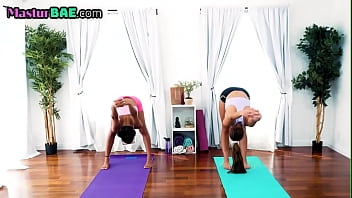 Preview 1 of Doktor Phizitiin - Ebony yoga dyke pussylicking les babe in erotic couple