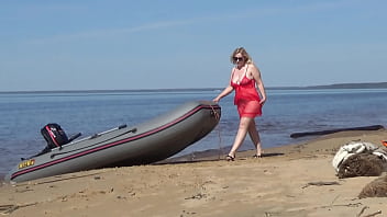 Preview 2 of Www Xxx Sex Fuck Com - MILF with juicy ass on the beach