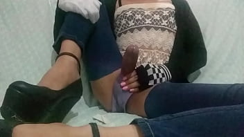 Preview 4 of Mom And Young Son Sex Videos - Solita en casa pero con ganas de disfrutar