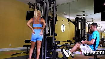 Preview 2 of Kloroform Porn - Thicc Ass MILF Robbin Banx Gives Skinny Dude Extra Personal Training