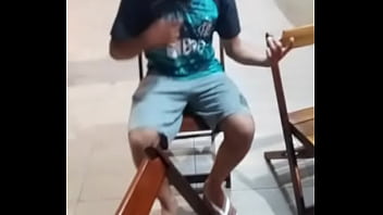 Preview 3 of Alexis Texas 26 Solo - tocando uma no bar