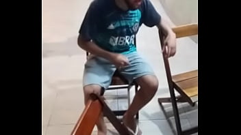 Preview 4 of Alexis Texas 26 Solo - tocando uma no bar