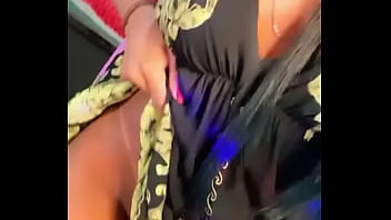 Preview 3 of Big Thirty Babe Xnxx - Safada de vestido sem calcinha bucetinha linda - ROSA VERMELHA