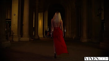 Preview 1 of Awek Basah - VIXEN Stunning Venera has a wandering eye for strangers