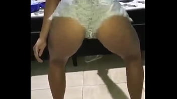 Preview 3 of Gaana Gaana - ESPOSA SHORTINHO DANCANDO