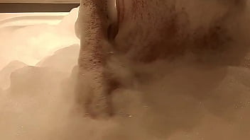 Preview 1 of 15 Yasindaki Kizn Ikisi - guiada mostrando os pezinhos e me masturbo com a maquina de sexo