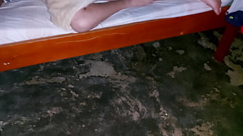 Preview 1 of Love Xxxnx Mov - Espiando y tocando a mi Madrastra cuando esta en su cama