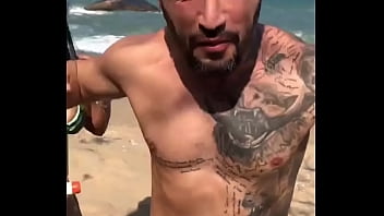 Preview 4 of Indan Bas Sex - em um dia de Sol em Caraguatatuba no litoral norte de S&atilde_o Paulo Brasil Allan Guerra Gomes Passa Bronzeador na morena deliciosa Dana Bueno