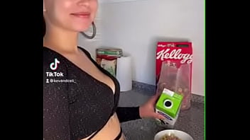 Preview 1 of Seachnachbar Verfhrt - Pegando a gostosa  do corno enquanto o corno se distrai