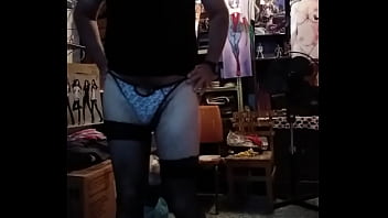Preview 3 of Paron Bf Hindi - Travesti en tanga gris