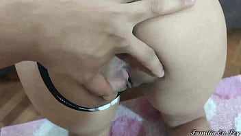 Preview 2 of Pakistani Xxxoo - Cuando mi Novia se va mi cu&ntilde_ada Empieza a ver Porno en la Sala para que Yo La Folle bien rico