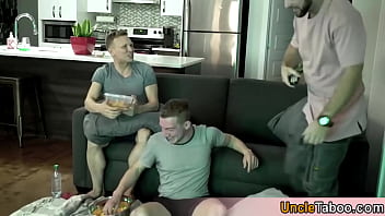 Preview 1 of Gwynth Pawtrol - Getting fucked by his friends at home