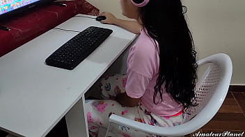 Preview 1 of Rufa Mae Pussy - Enga&ntilde_o a Inocente cuando esta Sola en Casa con una Chupeta en la Boca y su Polla al mismo Tiempo Sub English