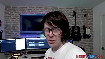 Preview 2 of Videoporno Kostenlos Anschauen - Real slut sucks Yorkshire nerd