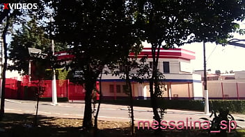 Preview 4 of Mom Teaching Fuk Son - MESSALINA &ndash_ ESPOSA PUTA COM TES&Atilde_O MOSTRANDO AS TETAS NATURAIS E A BUCETINHA DEPILADA PARA ESTRANHOS EM P&Uacute_BLICO (VEJA COMPLETO NO RED)