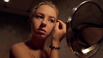 Preview 1 of Dawle Sex - Hot Girl does her make up after a Shower and Sucks my Dick
