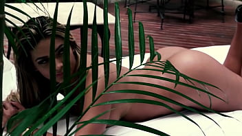 Preview 1 of Femdom Cindy - A novinha apronta nos bastidores das grava&ccedil_&otilde_es - Safyra Safi - Vinny Kabuloso - Lidy Silva Diretora