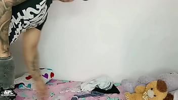 Preview 1 of Suggest Actor - Llego a mi cuarto despues de darme una ducha,  y me doy cuenta que el cachondo del hijastro de mi hermanastra se esta tocando su gran polla con mi ropa interior,  terminamos follando - Parte 1