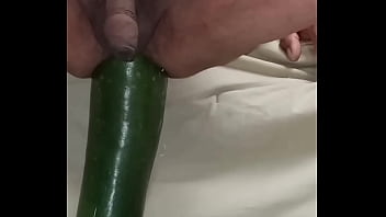 Preview 4 of Old Woman Fucks Herself - Deborando este grueso y largos  pepino