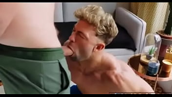 Preview 1 of Kissing Boobs Licking - Fudendo o passivo sem pena