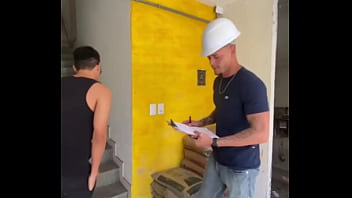 Preview 1 of Kunulu Pornu - ELE PAGOU O SERVI&Ccedil_O DE MANUTEN&Ccedil_&Atilde_O DO APARTAMENTO DANDO O CUZINHO