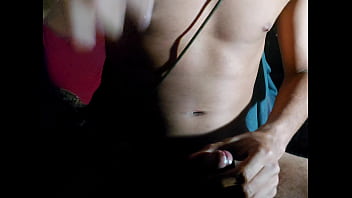 Preview 1 of Michelle Vargas Bikini - Novinho moreno muito gostoso batendo uma punheta