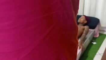 Preview 2 of Malay Car Sex - Tia pegou  no pau doteu sobrinho quando a irm&atilde_ dela t&aacute_ do lado aproveita do menino e o coc&ocirc_ de filmando
