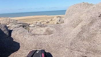 Preview 3 of Asian Girl Giving A Fuck - PEQUE&Ntilde_A PELIRROJA con culo GRANDE hace un oral sucio en la PLAYA! AMATEUR