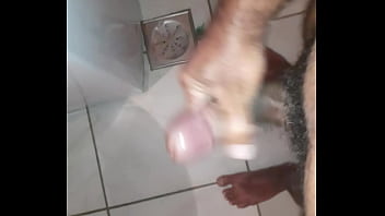 Preview 2 of 118 Ayar Girl - &quot_Aquecendo o tortinho antes do banho&quot_.