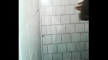 Preview 1 of Bisexual Boy Is Learning To Suck - Algu&eacute_m  pra tomar banho comigo