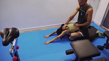 Preview 2 of Pakistani Sax Com - Entrenador sexoso se folla a la chica nueva del gym