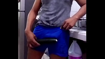 Preview 1 of Datingpus Smalls - Creen que est&aacute_ peque&ntilde_o solo recuerda sigue  bajo sue&ntilde_o