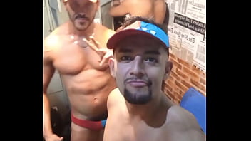 Preview 1 of Game Play Xxx - Gogoboys Interativos aquecendo antes do show