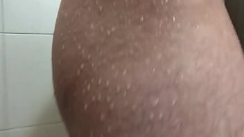 Preview 4 of Bedroom Kiwi - Tour pelo corpo do novinho de pau peludo no banho