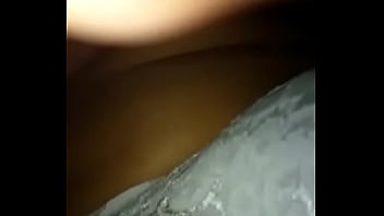 Preview 2 of Deshi Hot Movies - Casada indo pra botar no cuzinho e corno em casa assistindo no tel.